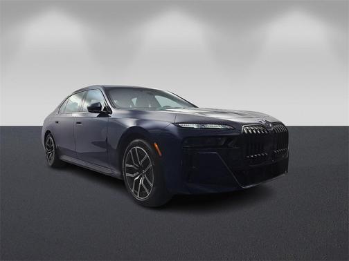 2023 BMW 740 i