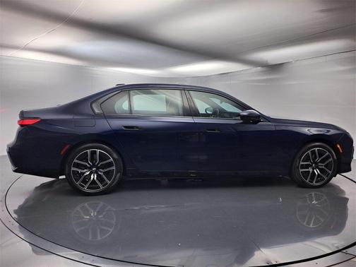 2023 BMW 740 i