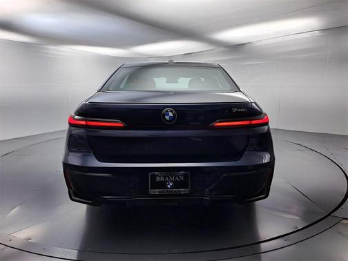 2023 BMW 740 i