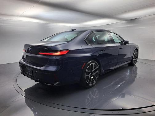 2023 BMW 740 i