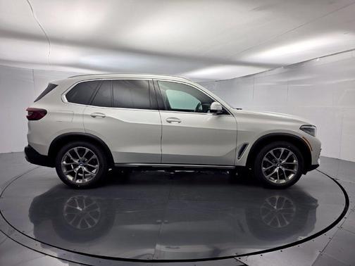 Mineral White Metallic 2021 BMW X5 xDrive40i
