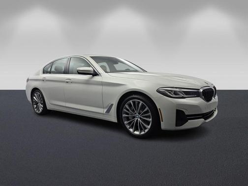 Mineral White Metallic 2023 BMW 540 i