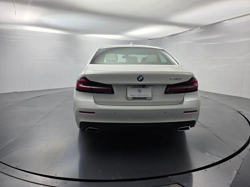 Mineral White Metallic 2023 BMW 540 i