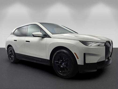 Alpine White 2024 BMW iX xDrive50