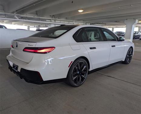2025 BMW 740 i