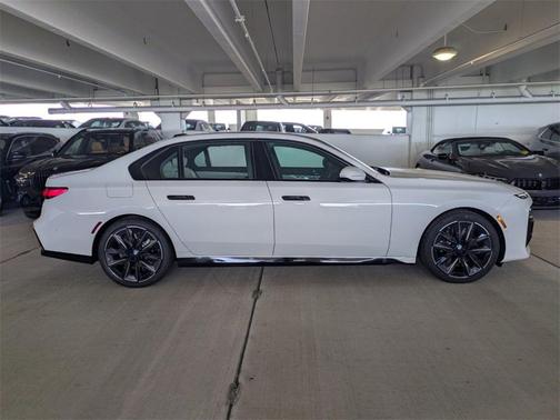 2025 BMW 740 i