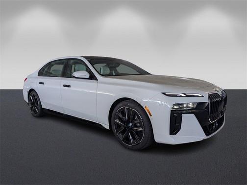 2025 BMW 740 i