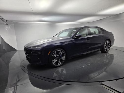 2025 BMW 740 i