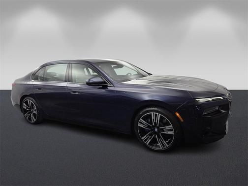2025 BMW 740 i