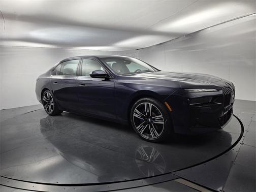 2025 BMW 740 i