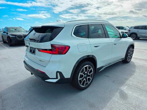 Alpine White 2026 BMW X1 xDrive28i