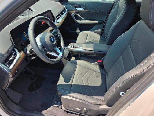 Alpine White 2026 BMW X1 xDrive28i