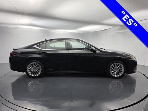 2019 Lexus ES 300h 