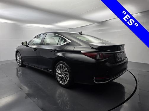 2019 Lexus ES 300h 