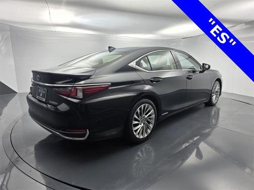2019 Lexus ES 300h 