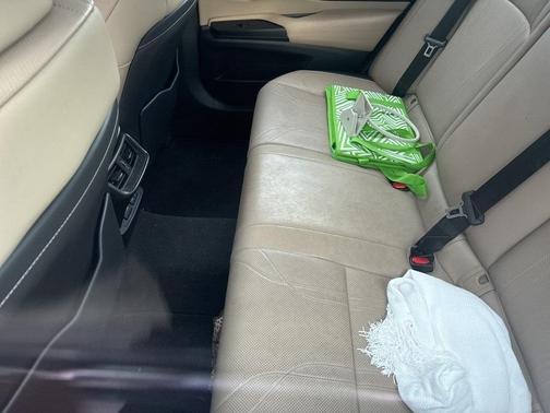 2019 Lexus ES 300h Luxury