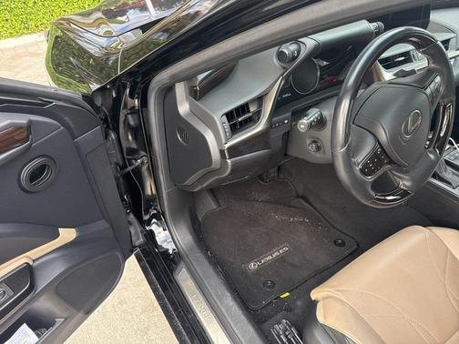 2019 Lexus ES 300h Luxury