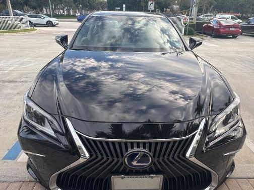 2019 Lexus ES 300h Luxury