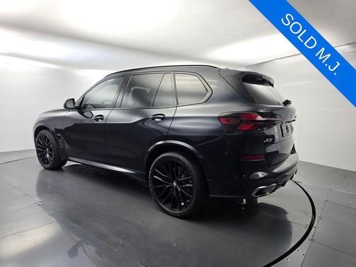 Carbon Black Metallic 2024 BMW X5 sDrive40i