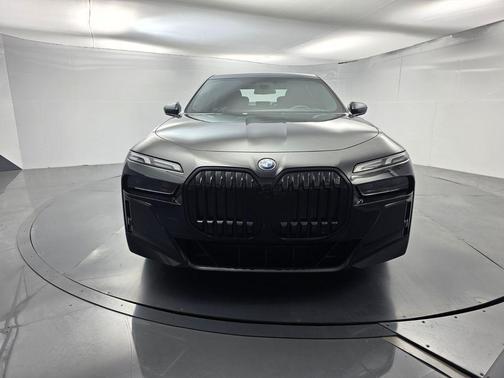 Black Sapphire Metallic 2023 BMW i7 xDrive60