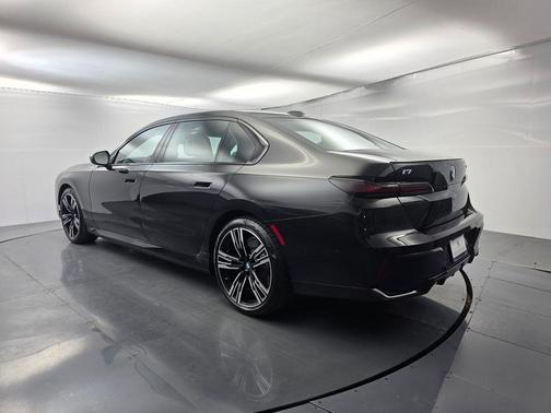 Black Sapphire Metallic 2023 BMW i7 xDrive60