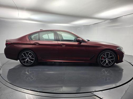 Aventurin Red Metallic 2023 BMW 540 i