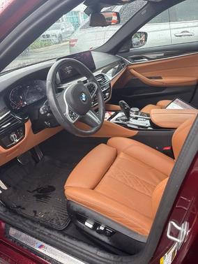 Aventurin Red Metallic 2023 BMW 540 i