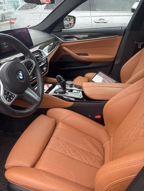 Aventurin Red Metallic 2023 BMW 540 i