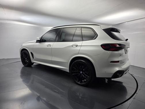 Mineral White Metallic 2024 BMW X5 sDrive40i