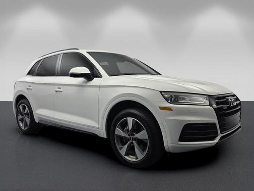 Ibis White 2020 Audi Q5 45 Titanium Premium