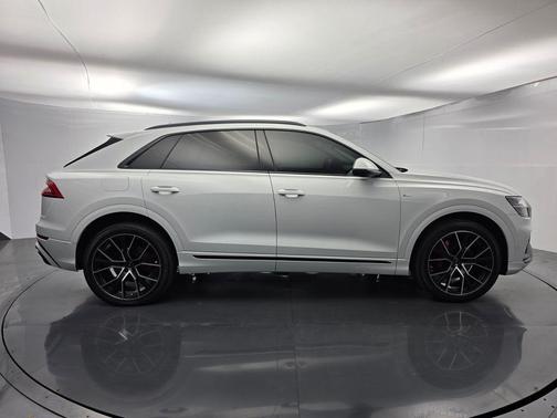 Glacier White Metallic 2023 Audi Q8 55 Premium Plus