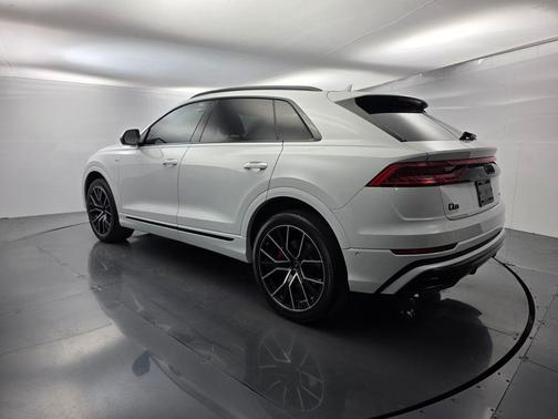 Glacier White Metallic 2023 Audi Q8 55 Premium Plus