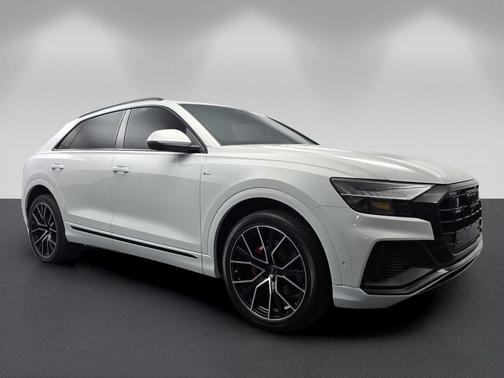Glacier White Metallic 2023 Audi Q8 55 Premium Plus