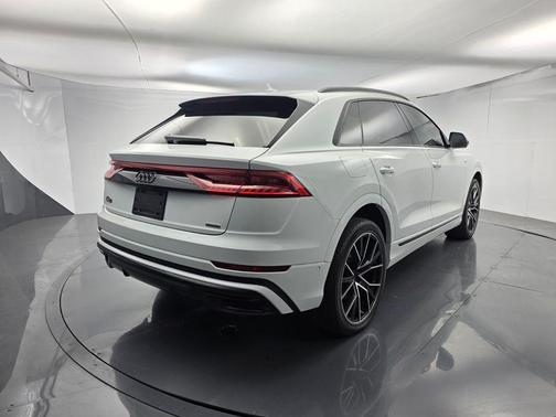 Glacier White Metallic 2023 Audi Q8 55 Premium Plus