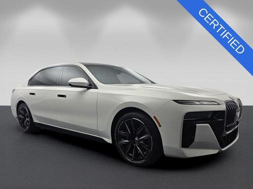 Alpine White 2023 BMW 740 i