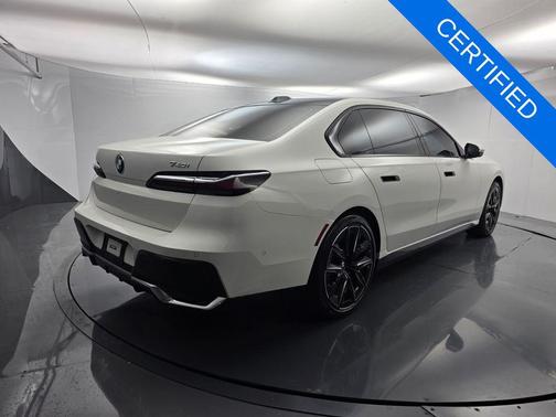 Alpine White 2023 BMW 740 i