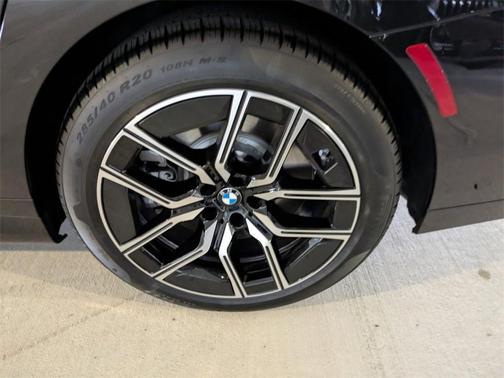 2025 BMW 760 760i xDrive