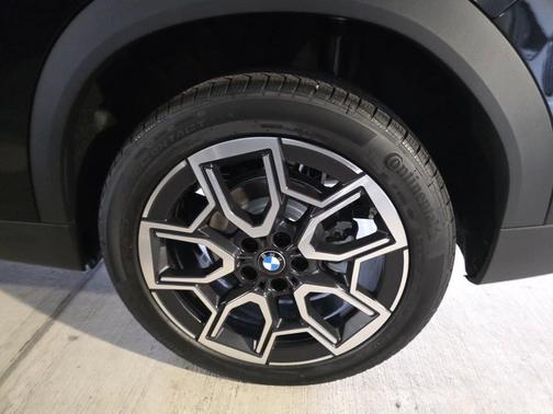 Black Sapphire Metallic 2027 BMW X2 xDrive28i