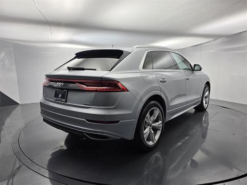 2022 Audi Q8 55 Premium Plus