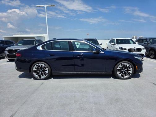 Tanzanite Blue II Metallic 2026 BMW 530 i