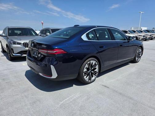 Tanzanite Blue II Metallic 2026 BMW 530 i