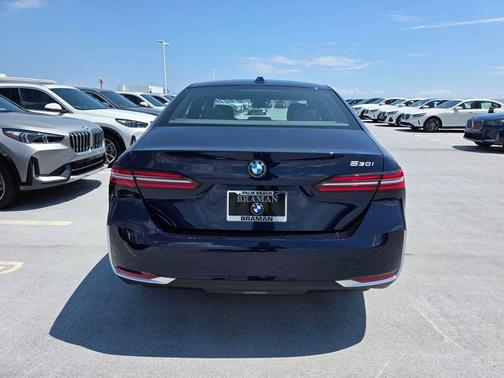 Tanzanite Blue II Metallic 2026 BMW 530 i