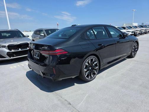 Black Sapphire Metallic 2026 BMW i5 eDrive40