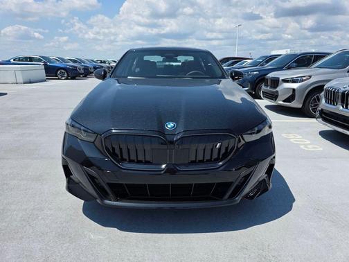 Black Sapphire Metallic 2026 BMW i5 eDrive40