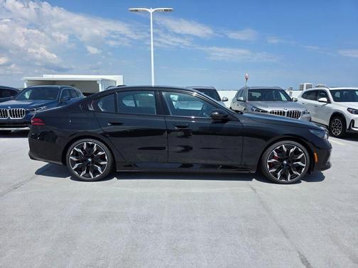 Black Sapphire Metallic 2026 BMW i5 eDrive40