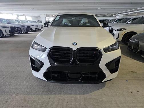 Mineral White 2027 BMW X6 M Base