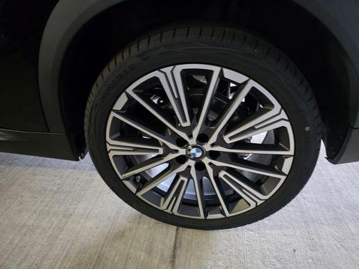 Jet Black 2026 BMW X2 xDrive28i