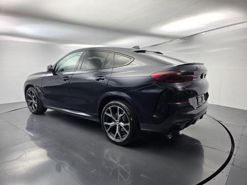 Carbon Black Metallic 2023 BMW X6 xDrive40i