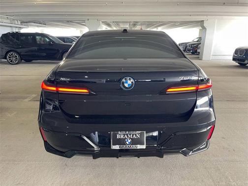 2025 BMW 750e xDrive