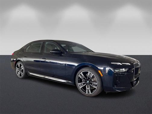 2025 BMW 750e xDrive